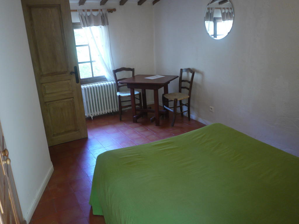 Auberge Des Seguins Buoux Kamer foto