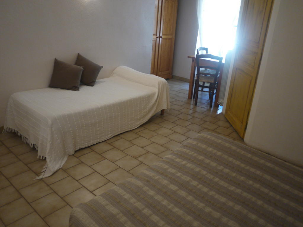 Auberge Des Seguins Buoux Kamer foto