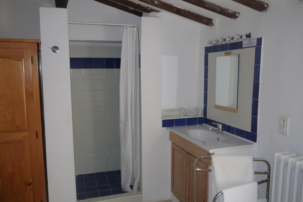 Auberge Des Seguins Buoux Kamer foto