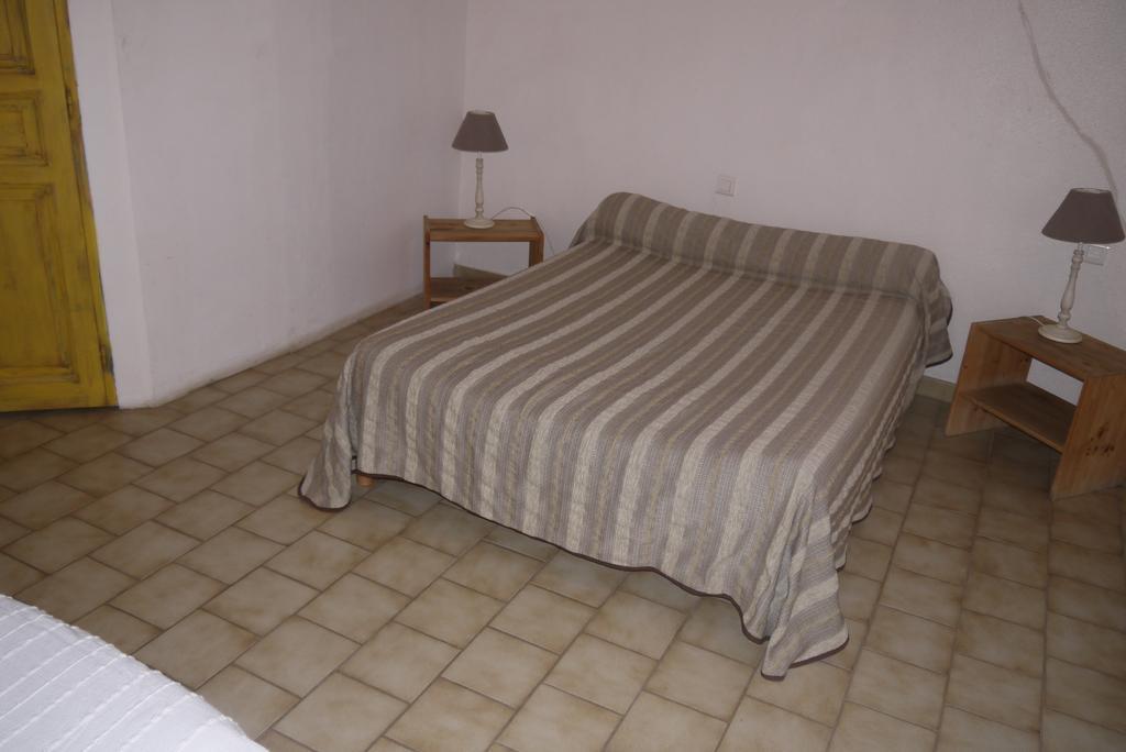 Auberge Des Seguins Buoux Kamer foto
