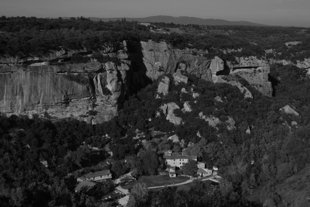 Auberge Des Seguins Buoux Buitenkant foto