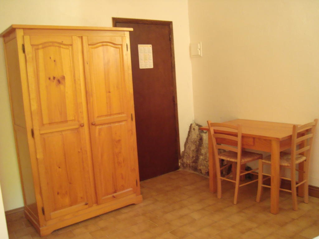 Auberge Des Seguins Buoux Buitenkant foto