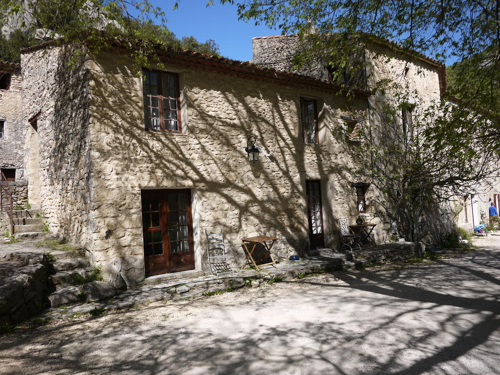 Auberge Des Seguins Buoux Buitenkant foto