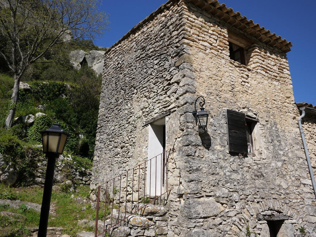 Auberge Des Seguins Buoux Buitenkant foto