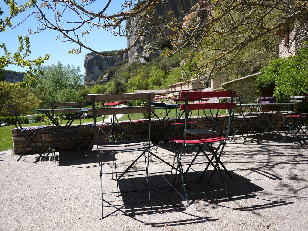 Auberge Des Seguins Buoux Buitenkant foto